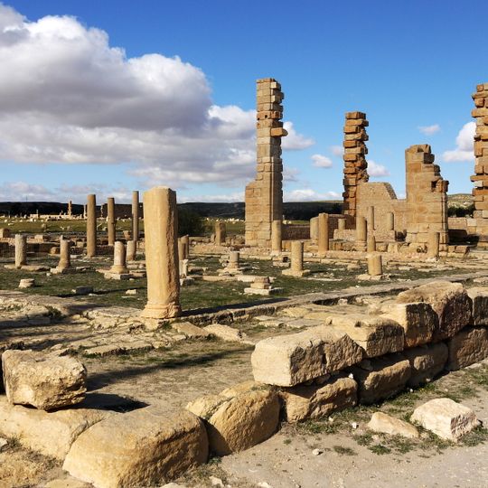 Basilique au sud-est de l'arc d'Antonin avec son baptistère