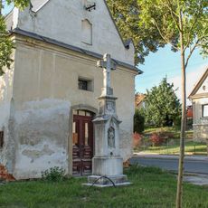 Kříž před kaplí svaté Anny v Šumperku v Horní Temenici