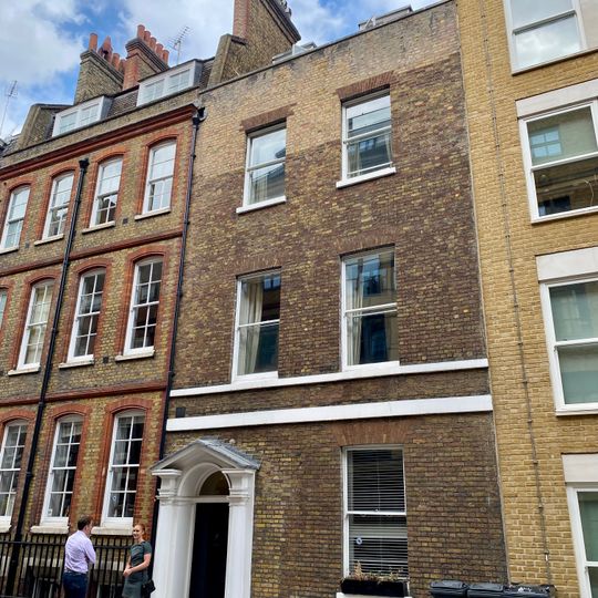 32, Essex Street Wc2