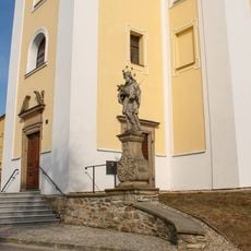 Socha svatého Jana Nepomuckého v Horní Libině před kostelem
