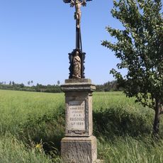 Kříž u cesty severně od Okarce