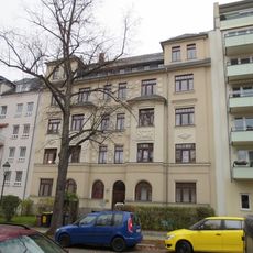 Mietshaus in geschlossener Bebauung mit Vorgarten Andréstraße 40