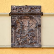 Relief an einem Wohnhaus Gabelsbergerstraße 1