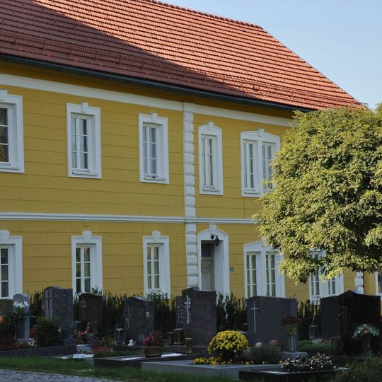 Pfarrheim und Mesnerhaus, ehem. Schule