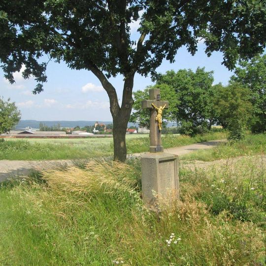 Kříž jihovýchodně od Potvorova u rozcestí