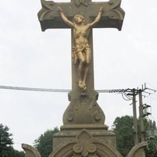 Kamenný kříž v severní částu Kyjů u Jičína