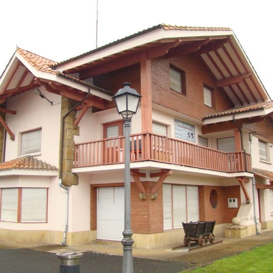 Biblioteca Pública Municipal de Carbayín - Fray Bernardo Martínez