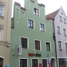 Wohn- und Geschäftshaus