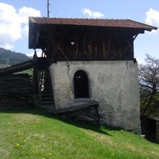 Kornkasten und Kapelle beim Kuen
