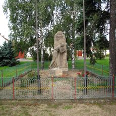 Pomník padlým na návsi v Chotěšově