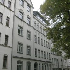 Mietshaus in geschlossener Bebauung Sebastian-Bach-Straße 20
