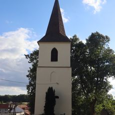 Zvonice u kostela v Jinošově