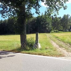 Památník jižně od Deštné