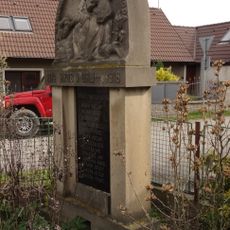 Pomník padlým v Hostíně u Mělníka