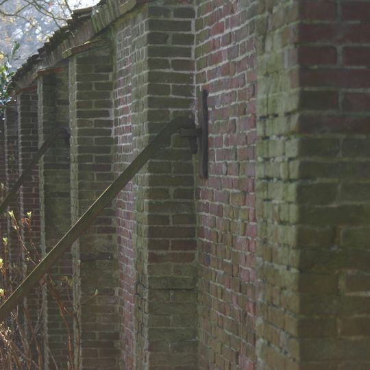 Kasteel Duivenvoorde: Tuinmuren Leidse tuin