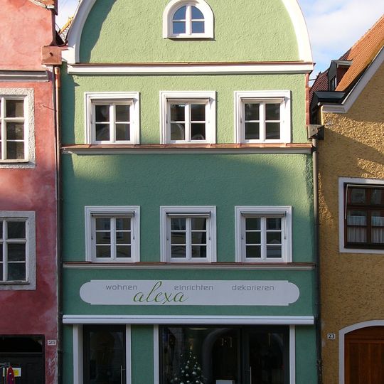 Wohn- und Geschäftshaus