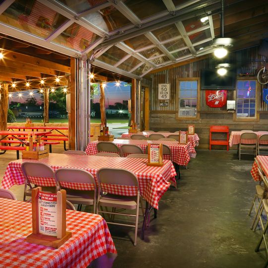 Rudy's "Country Store" and Bar-B-Q