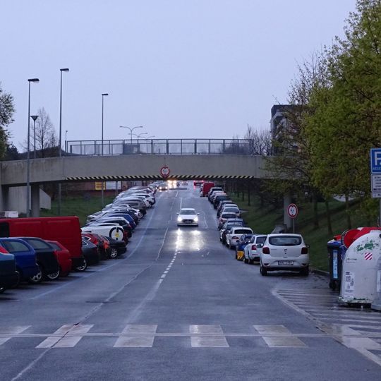 Lávka přes Wassermannovu ulici