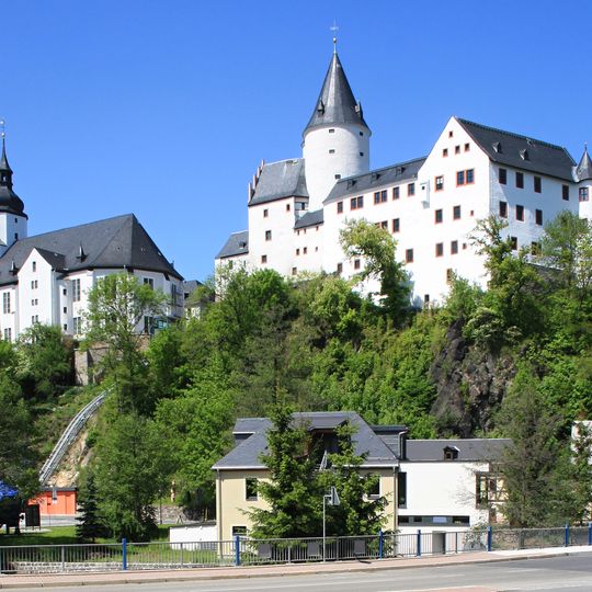 Sachgesamtheit Schloss Schwarzenberg mit folgenden Einzeldenkmalen: dreiflügelige Schlossanlage mit südwestlichem Bergfried, westlich angebautem Turmhaus, östlichem Oberhaus , südlichem Zwischenbau zum Bergfried, neogotischem Nordb