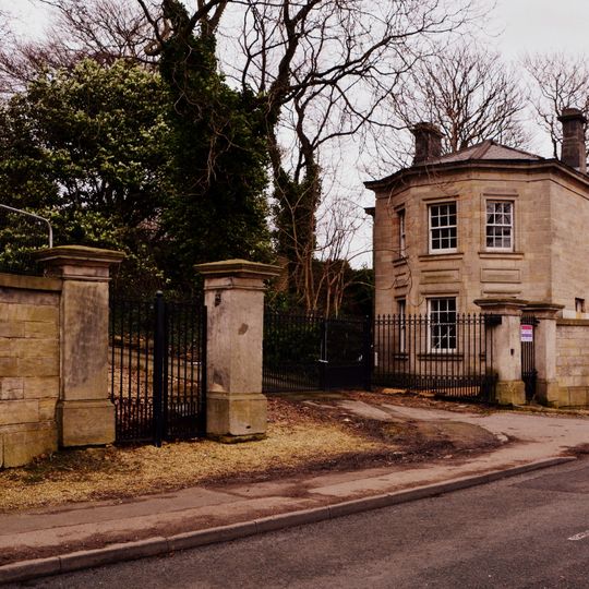 Lodge Gate Piers Gates To Cliff House And Flanking Walls