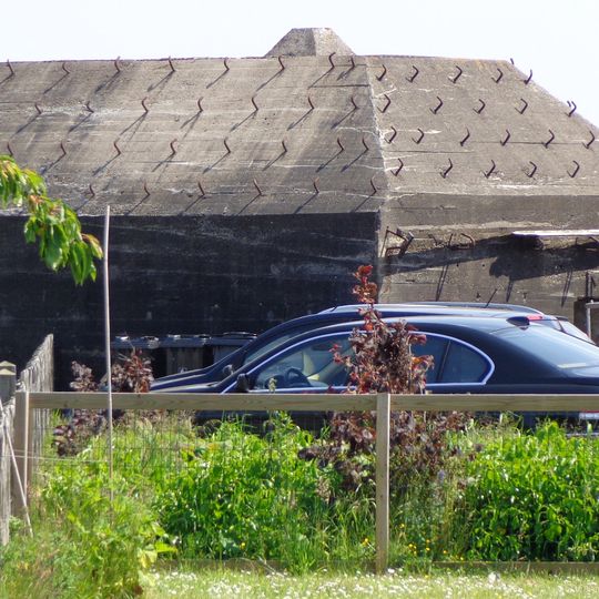 Betonnen werken tussen Fort Hinderdam en Fort Kijkuit te Hinderdam