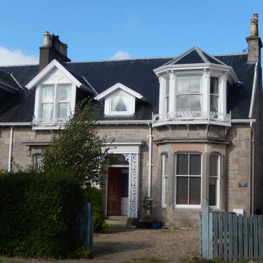 Helensburgh, 72 King Street West