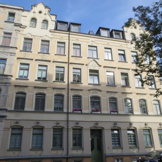 Mietshaus in vormals geschlossener Bebauung Dorotheenstraße 22