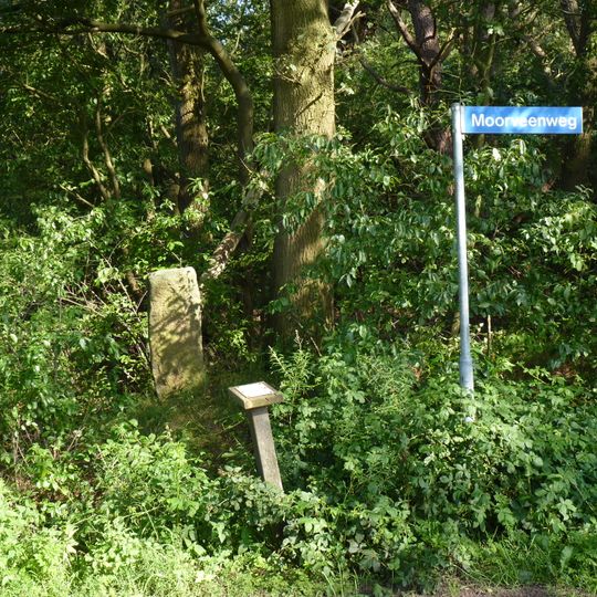 Berktepaal aan de Moorveenweg; scheiding tussen Usseler- en Buursermarke