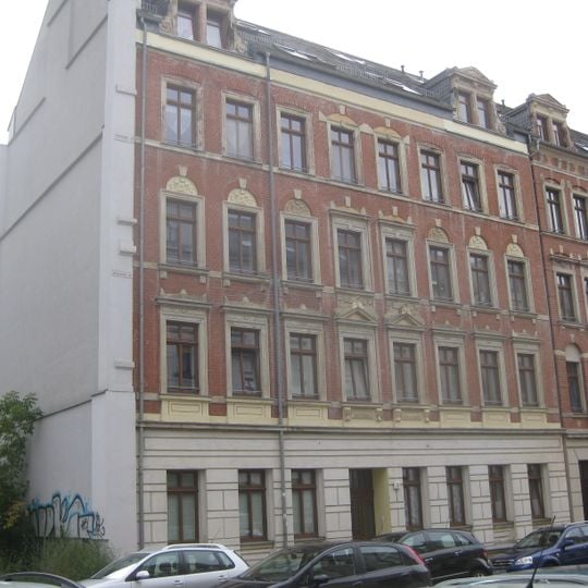 Mietshaus in ehemals geschlossener Bebauung Heinrich-Zille-Straße 3