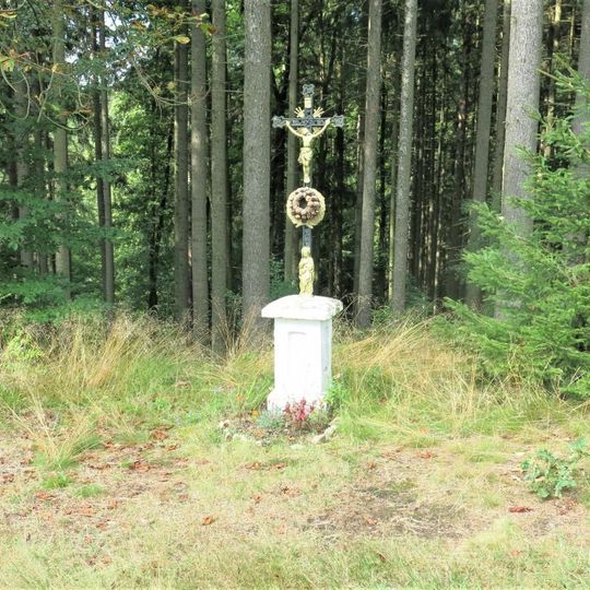 Kříž u lesní cesty jižně od Vlčí Hory