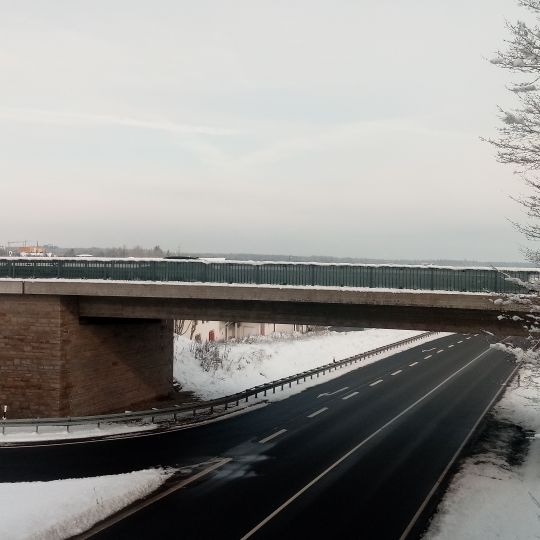 Straßenbrücke