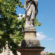 Statue