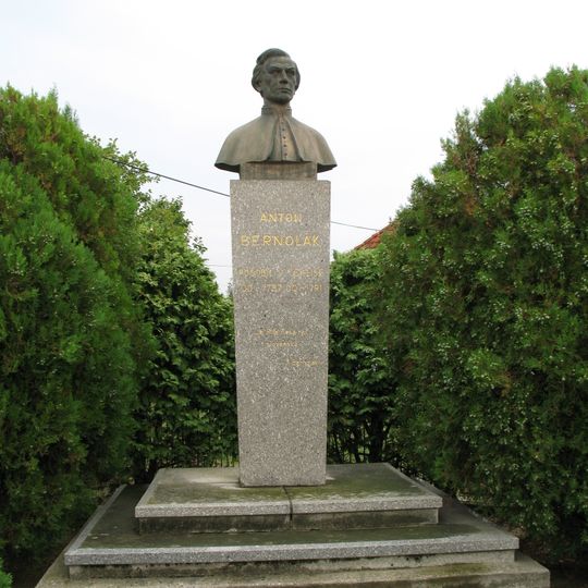 Pomník A. Bernoláka, podstavec