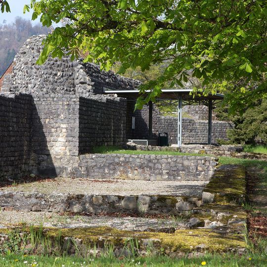 Spätrömisches Doppelkastell zusammen mit "Sidelen" und frühchristlicherKirchengrundriss mit Taufbecken