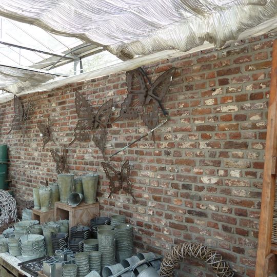 Amstenrade Castle: wall between vegetable garden and yard of the steward's house at the Kemkensweg