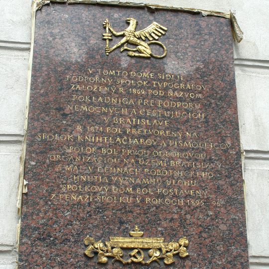 Dom typografov, tabuľa pamätná