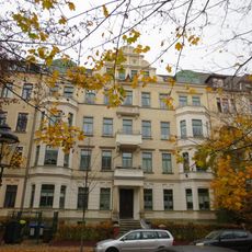 Mietshaus in geschlossener Bebauung mit Vorgarten Andréstraße 19