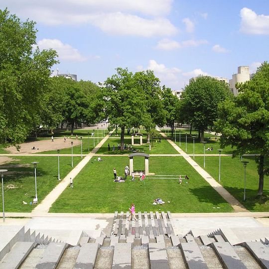 Large lawns of the parc de Bercy