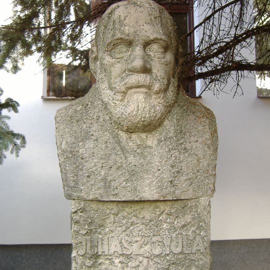 Juhász Gyula-szobor