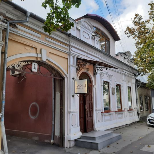 House, București, 31