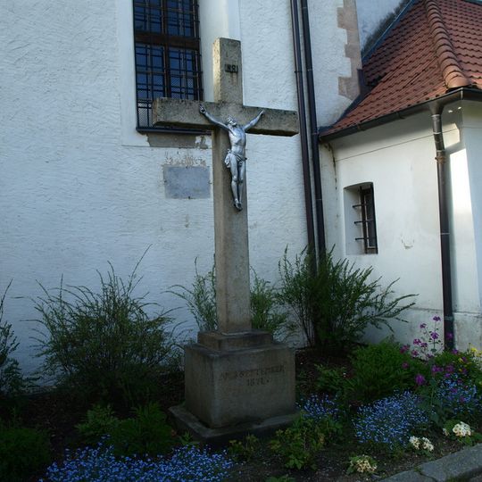 Kříž u kostela v Horní Stropnici