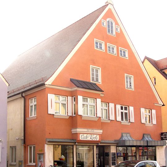 Wohn- und Geschäftshaus