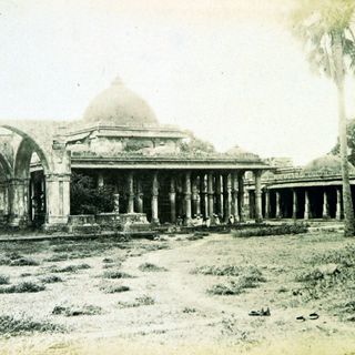 Qutub-e-Alam's Mosque