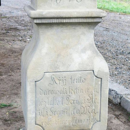 Kříž na rozcestí na severozápadním okraji Nedomic