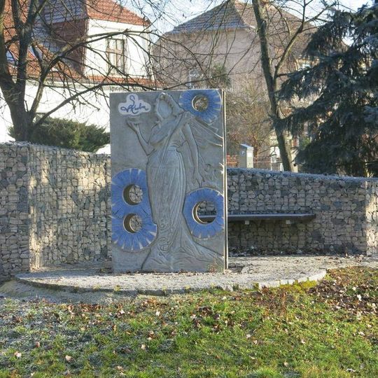 Betonová plastika v Kubových sadech v Poděbradech