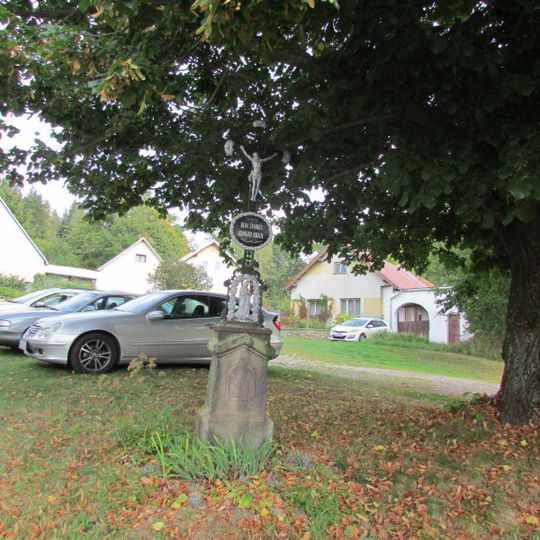 Kříž u kaple v Mašovicích