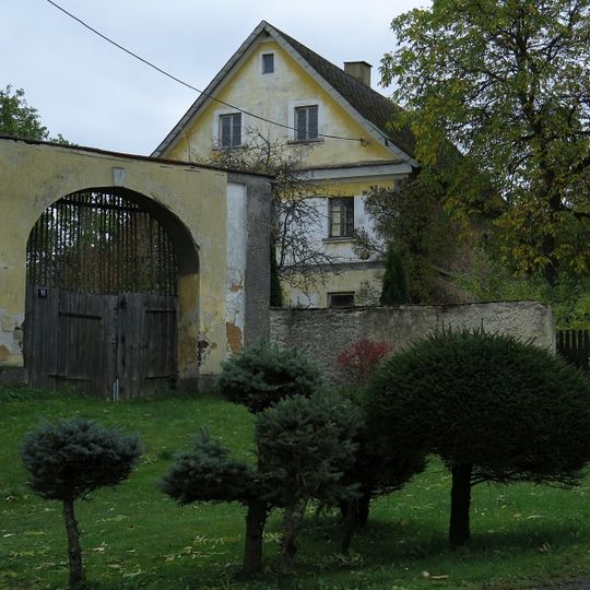 Brána usedlosti čp. 11