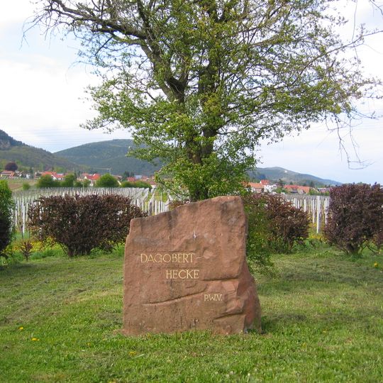 Ritterstein 183 "Dagobert-Hecke"