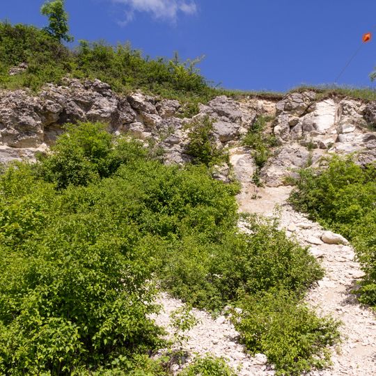 Ehemaliger Steinbruch auf dem Hesselberg NE von Gerolfingen