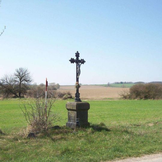 Kříž mezi Lnáři a Hajany